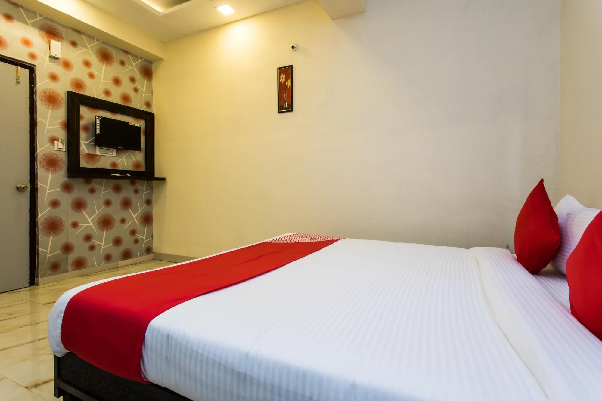 Oyo Hotel Sunrise Индаур Экстерьер фото